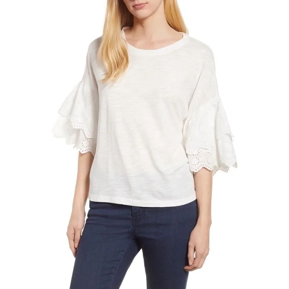 ✨ Bobeau
Eyelet Ruffle Sleeve Top✨